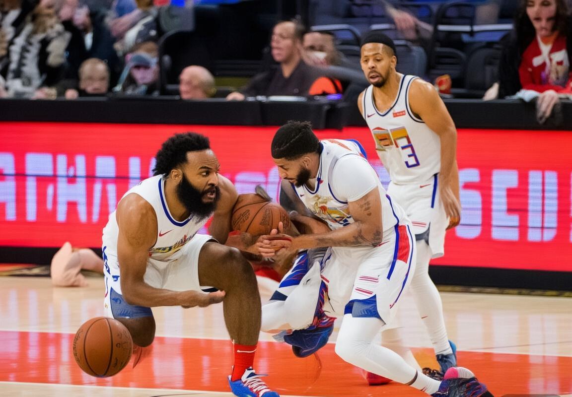 祖巴茨缺阵暴露快船内线短板，泰伦·卢急调阵容力保西部季后赛席位